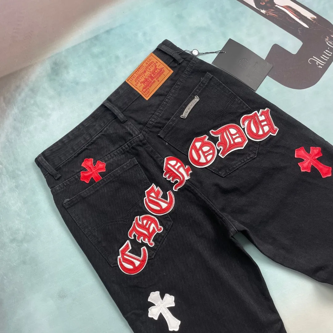 🅿️290 🔘Style No.-KL161 🔘Cross Heart𝐂𝐡𝐫𝐨𝐦𝐞 𝐇𝐞𝐚𝐫𝐭 City Limited Sanskrit Cross Patched Leather Jeans* These two pairs of Cros Heart city limited series jeans! This is an ultra-limited edition launched by Kroxin, a hard currency in the fashion circle! The overall material of the pants is classic black denim, which has a great texture, feels crisp yet soft, and is extremely durable. The colorful crosses and letter patterns on it are a highlight. The crosses come in orange, white, red and other colors. They are presented through exquisite embroidery technology. They are full of three-dimensionality, bright and not easy to fade. The letter patterns are also exquisitely embroidered, and they complement each other with the cross, which directly adds to the sense of fashion. In terms of production technology, Croxin has always strived for excellence. The wiring is very neat, every stitch is just right, and the hardware accessories are also customized, such as buttons and zippers. They are not only durable, but also have Croxin's iconic detailed design, which is full of high-end feeling. The shape is an unobtrusive straight design, which can well modify the shape of the legs. Whether you have thick or thin legs, they will look good on you. Moreover, this style is very versatile and can be easily worn in various styles. Here are some matching suggestions: Street style: Pair your upper body with a loose white hooded sweatshirt, a black Crocodile leather jacket, and a pair of black high-top Converse or Martin boots for a cool and handsome look. If you add Kroxin's silver necklace or ring, the overall look will be more complete. Casual chic: A simple short-sleeved T-shirt in a solid color, such as black, gray or white, will look great with these pants. Put on a pair of white Nike sneakers and carry a Crouching crossbody bag, and you will be both comfortable and fashionable on the street every day. Retro style: You can choose a floral shirt, tuck the hem into your pants, and pair it with a pair of retro western boots or designer shoes to instantly create a retro and personalized atmosphere. These pants are really a must-have fashion item, and they can also be matched as a pair for couples. You can pair them with your partner and be the center of attention when out on the street! If you like fashion, don’t miss it!  Size: S M L XL (28.30.32.34) Color: black with red, black with orange